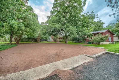 Image de Annette's Cottage A &  Waldrip Cottage - Close to Downtown - Couples Getaway