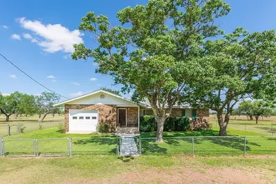 Image de Oma's House - Near the county fairgrounds & golf course - Short drive to town