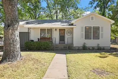 Image de Das Mueller Haus - 1940’s vintage Home
