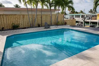 Image de Reel Deal ~ Private Pool Home, 76' Dock