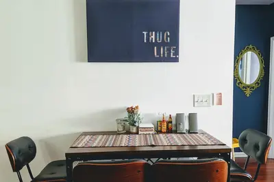 Image de Comfy, Urban, Perfect Location! Walk to train, 5 mins to everything downtown!