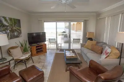 Image de Win San B-203 Ocean View 2/2 Townhouse Unit