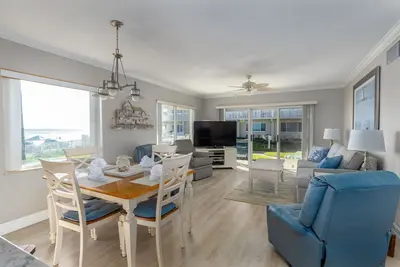 Image de Win San C-105 Ocean Front 2/2 Ground Floor Unit