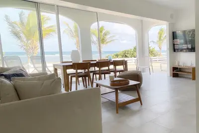 ❤️ Crystal Blue Beach villa feet in the water