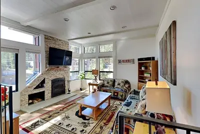 Image de Spacious Condo - Slopeside, In Quiet Neighborhood with Pool, 3 Spas, Stargazing (1849 Condos 521) by RedAwning