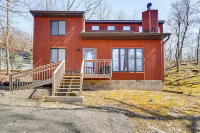 Image de Fire Pit & Gas Grill: Charming Poconos Abode!