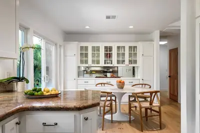 Image de Private home w\/private path to beach & jacuzzi. Walk to everything! A+ Location!