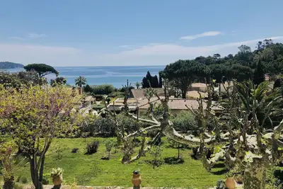 Image de Mas Provençal à 100 mètres de la Plage/E
