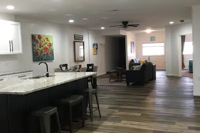 Image de Newly renovated unit in downtown Maysville’s Entertainment District.