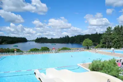 Image de Walking distance to the lake, with all the comforts of home!