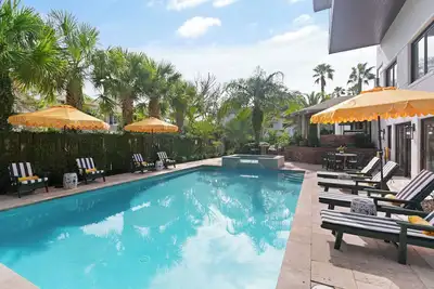 Image de 6 Bedroom home with Pool located at the East Beach 9th Street Entrance
