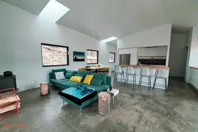 Image de New Modern Home on Sylvan Lake Road