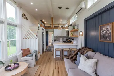Image de The Tiny House at Uproot Farms - A Unique Experience