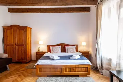 Image de Grandma's Apartment in Old City Center