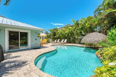 Image de Appletini- Dog Friendly Private Pool Home In Heart of Anna Maria By Island Real