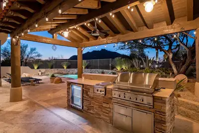 Image de Tranquil Carefree Estate - Heated Pool, Spa, Gym, Firepit and More!