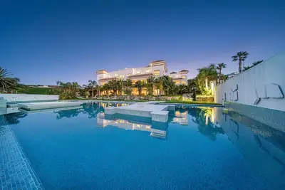 Image de Mnar Castle for 2 Pers in 2 Bedrooms Apt. Sea View