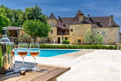 Image de Maison de luxe, Piscine privée chauffée, Emplacement idéal, Vues imprenables!