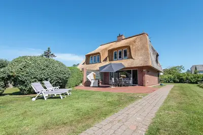 Image de Beautiful vacation home under thatch with approx. 90 m² and 4 rooms, for up to 6 people