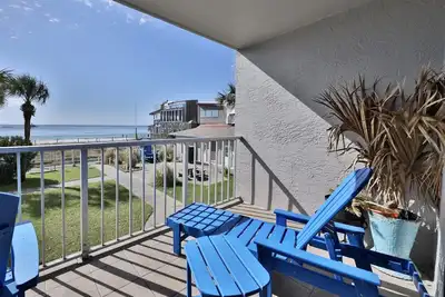 Image de 2nd Floor @ The Summit 1br 1. 5ba W/ Beach Chairs Incld.