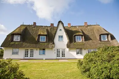 Image de Beachfront 3-room apartment with approx. 55 m² under thatch, for up to 4 people