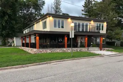Image de Bluewater Hotel: New Condo in Downtown Cedarville Overlooking Cedarville Bay