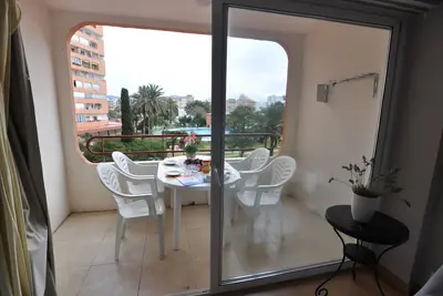 Image de Charmant studio à louer à Roses, Costa Brava! A 1500 mètres de la plage, capacité pour 4 personnes. Piscine, Wi-Fi et plus de commodités.