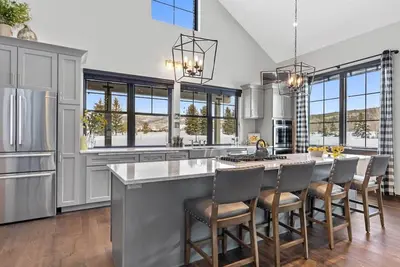 Image de Huckleberry Cabin enjoys Bronze Buffalo Ranch at Teton Springs resort amenities