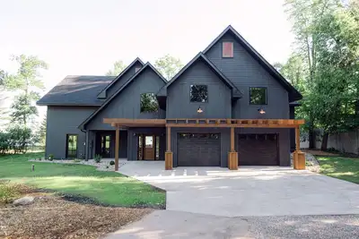 Image de Luxury Brainerd Sandy Beach Lake Cabin - Sleeps up to 18!