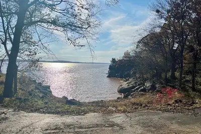 Image de 80’s Retro Themed Lakefront with Amazing Views Game Rm Open Cabin-Fiber WiFi