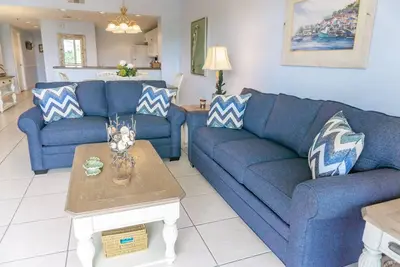 Image de Remodeled Beautiful Condo, steps to the beach & overlooking pool! ! !