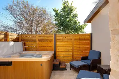 Image de In Town Villas- Suite 3 (2 Bedrooms) | Private Hot Tub | Fireplace