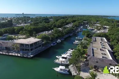 Image de 2 Br 2. 5 bath Canal Front Buttonwood Bay Key Largo - Boat Slip; fall specials