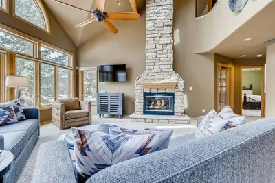 Image de Perfect for Your Family Vacay with yard, hot tub & Pet Friendly!