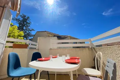 Charmant 2 pièces à 500m plage avec terrasse et parking à Sète
