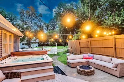 Image de +Derby Home-Hot Tub, Barrel Sauna, Firepit, Pets+
