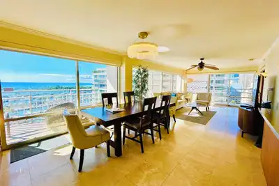 Image de Luxury Ocean Front 2 Bedroom Corner Suite, 1, 000 Sq Ft