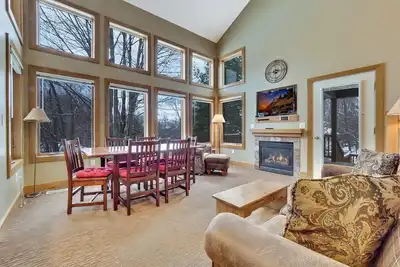 Image de Disciples Village #678 | optional lower unit expansion for rental | Fireplace