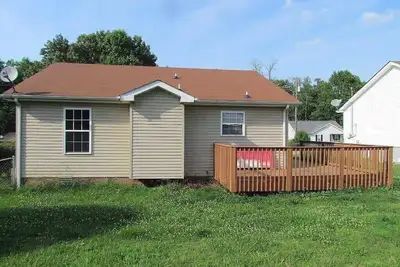 Image de Beautiful cul-de-sac home with a fenced in yard!