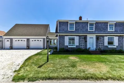 Image de Spacious North Truro Beachfront Home