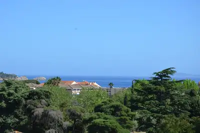 Image de Vue Mer Ă 400m-Beau Studio -3 *-Terrasse Abritee - Wi-Fi -Clim-Parking Prive