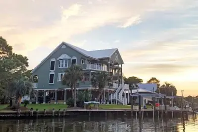 Chateau on Colony Cove