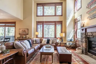 Image de On Golf Course, Close to Eagle & Village, Pet Friendly w/Hot Tub