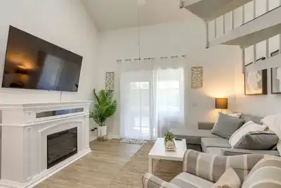 Image de Charming Condo on Lake Erie w/ Community Pool