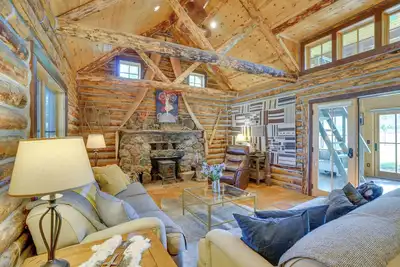 Luxe Log Cabin ~ 15 Mi to Downtown Moab!