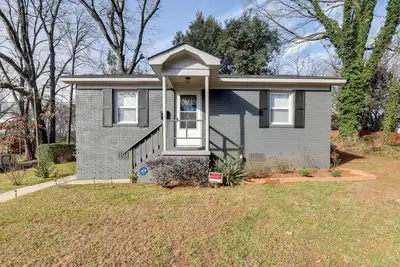 Image de Renovated Charlotte Bungalow - 3 Mi to Downtown!