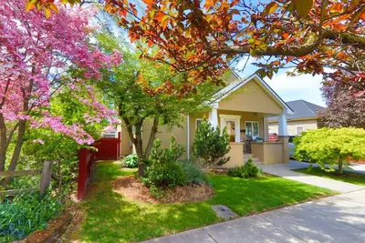 Image de Juniper Place · Perfect Neighborhood Home - Close to town