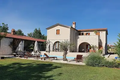 Image de Maison de vacances Cabrunici pour 1 - 8 personnes avec 4 chambres à coucher - Maison de vacances