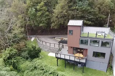 Image de Cliffside Contemporary With Spectacualr City Views