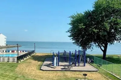 Image de Lake Erie Waterfront Condo with Pool and Beach - Welcome to Our Nest